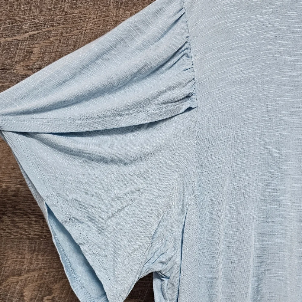 LuLaRoe Soft Sky Blue Short Sleeve Top G - Picture 3 of 5